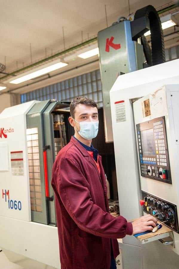 Fotos: Puertas Abiertas presenciales y virtuales de FP en los cinco campus de Egibide