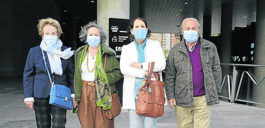 Begoña Gerrikagoitia, Mariam Escudero, Begoña Prieto y Juanjo Jungitu.