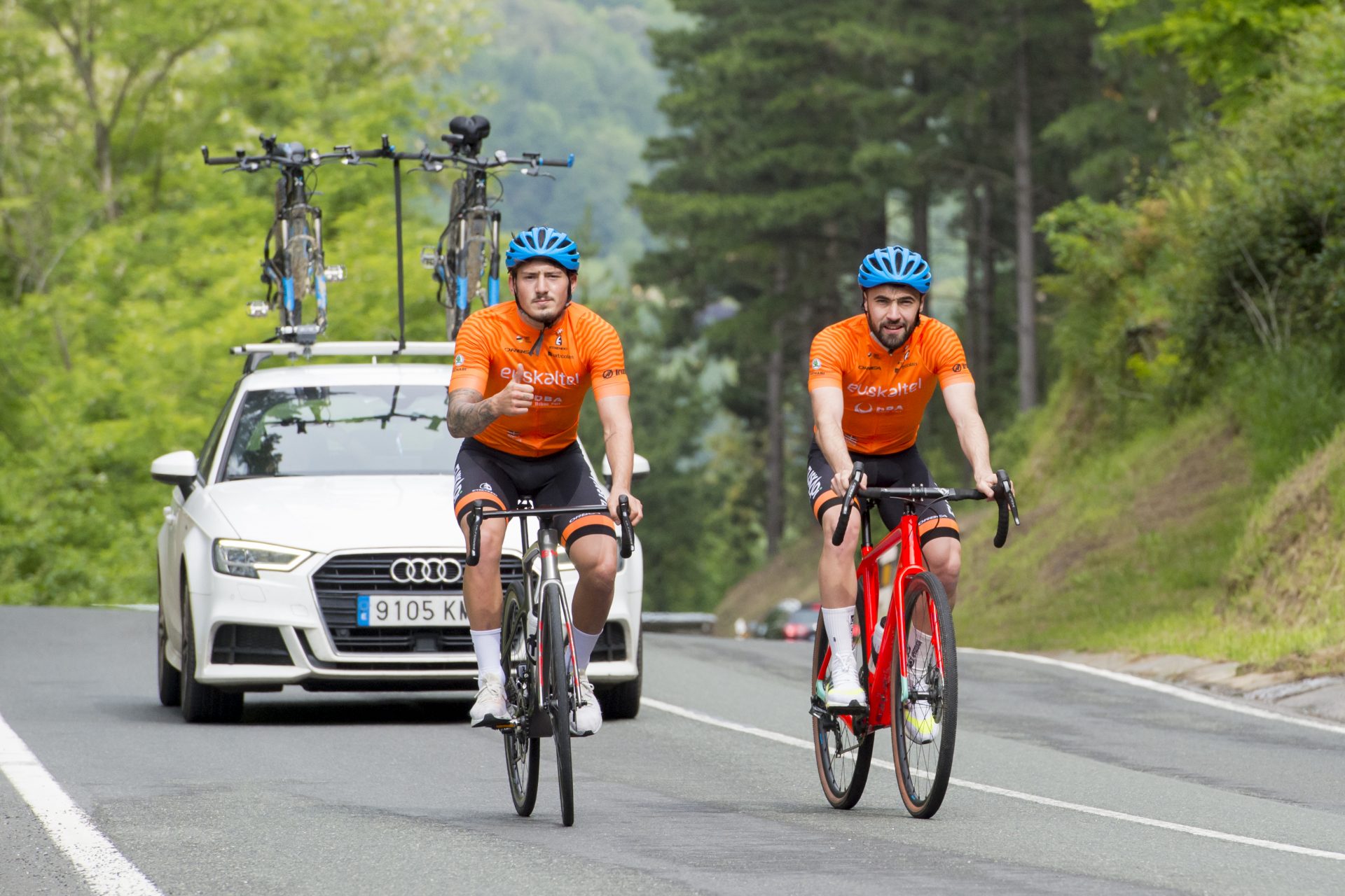 Fotos: La subida a Urkiola de los rojiblancos, en imágenes