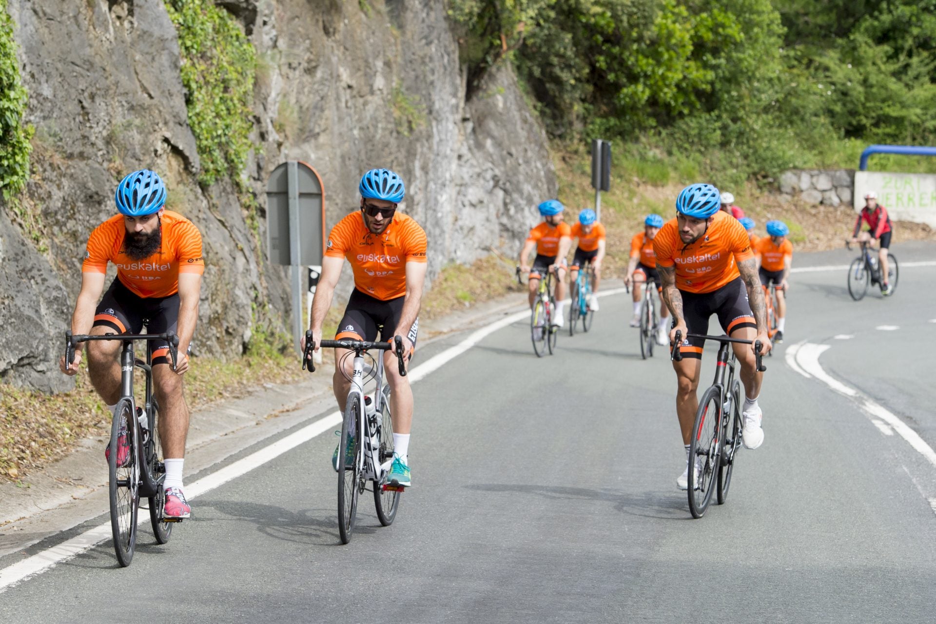 Fotos: La subida a Urkiola de los rojiblancos, en imágenes