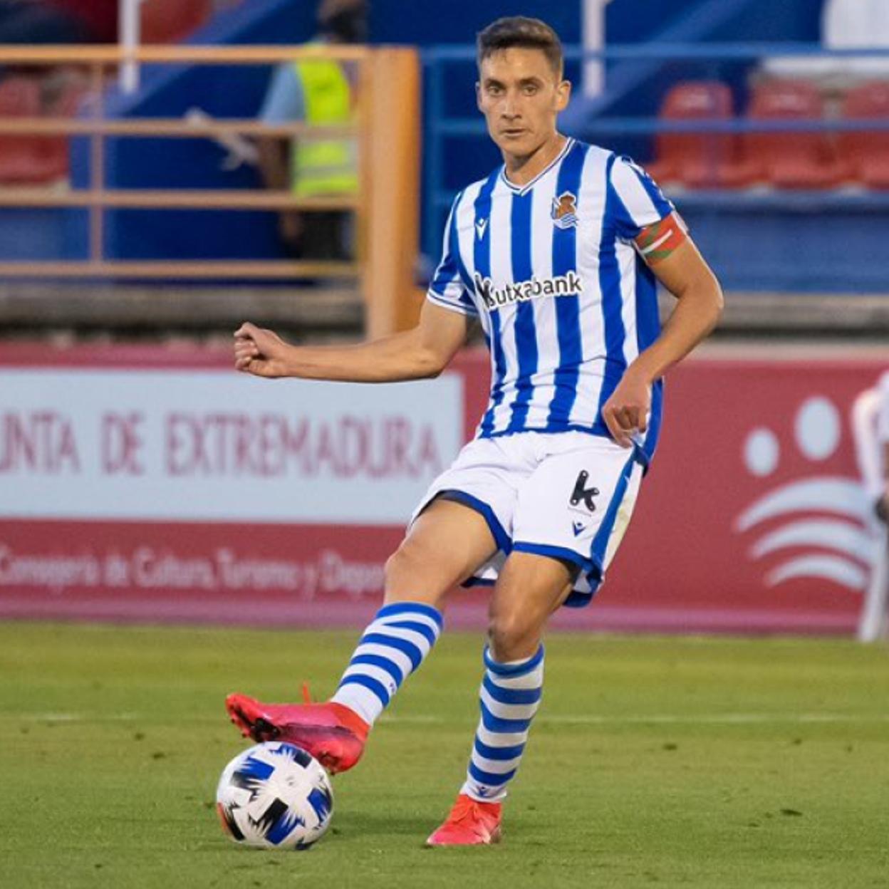 Álex Petxarroman en un partido con la Real Sociedad B esta temporada. 