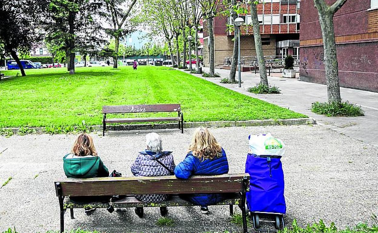 Imagen de la plaza sin nombre, en Sansomendi.