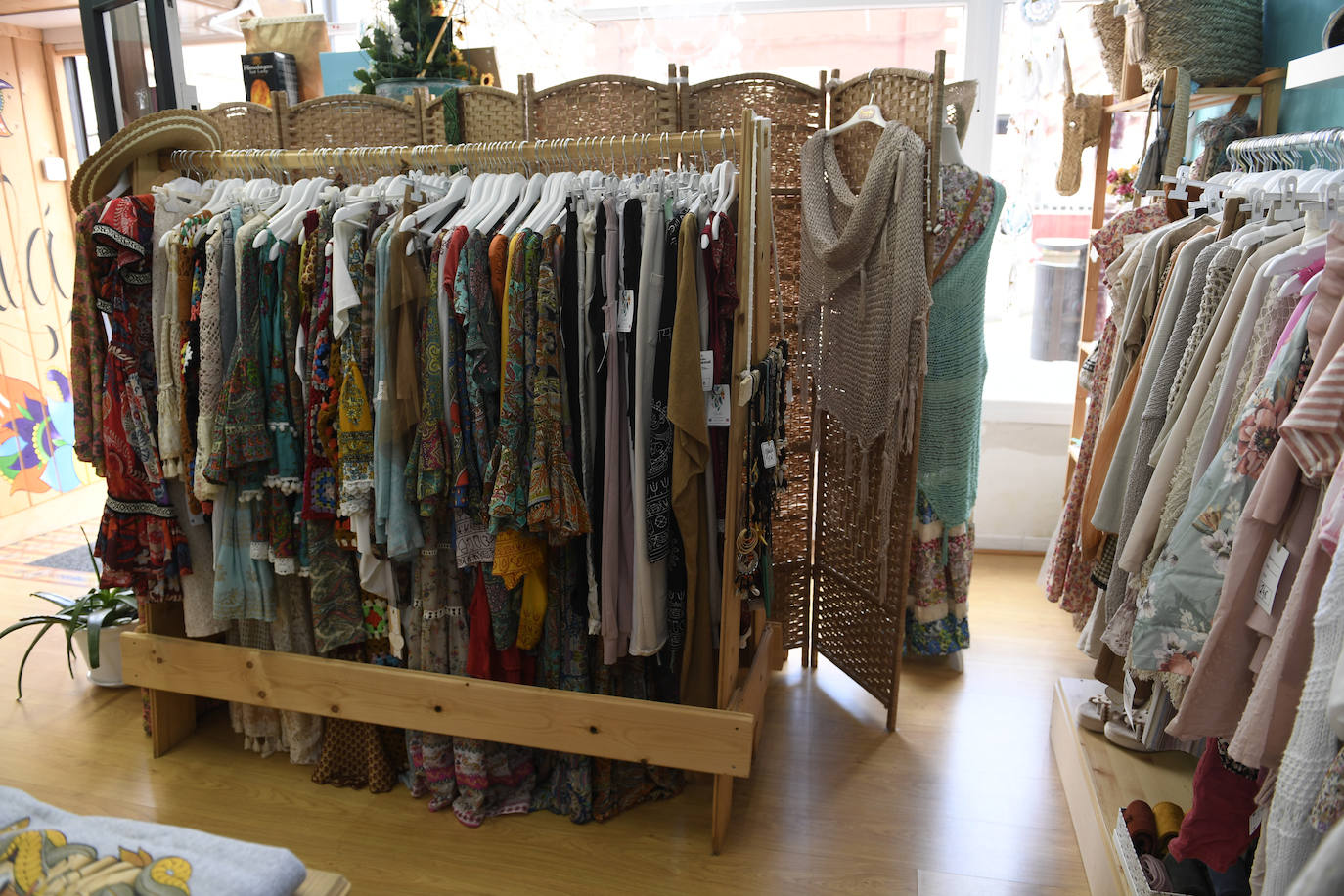 Fotos: Madre e hijo personalizan ropa y accesorios únicos en si tienda de Barakaldo