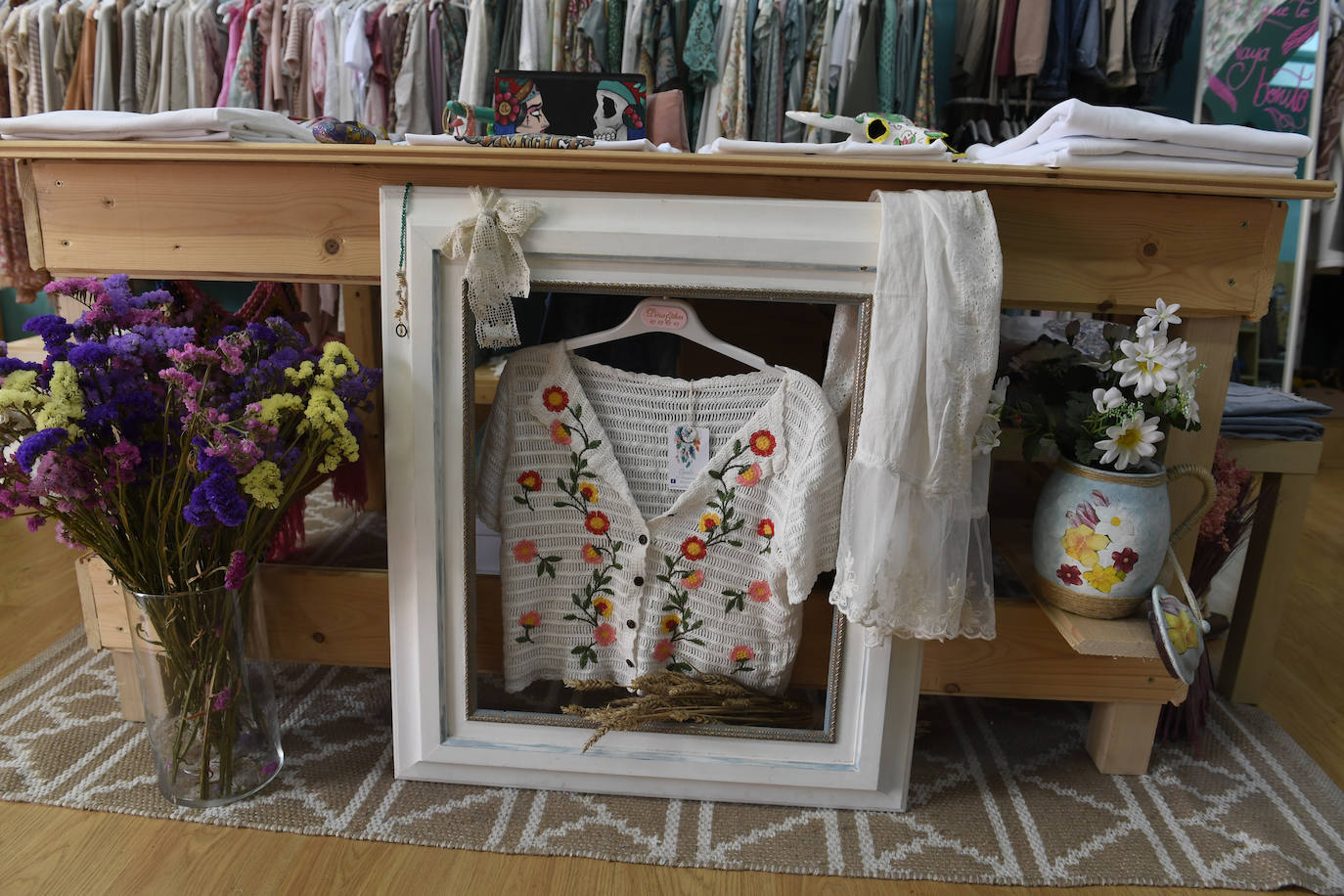 Fotos: Madre e hijo personalizan ropa y accesorios únicos en si tienda de Barakaldo