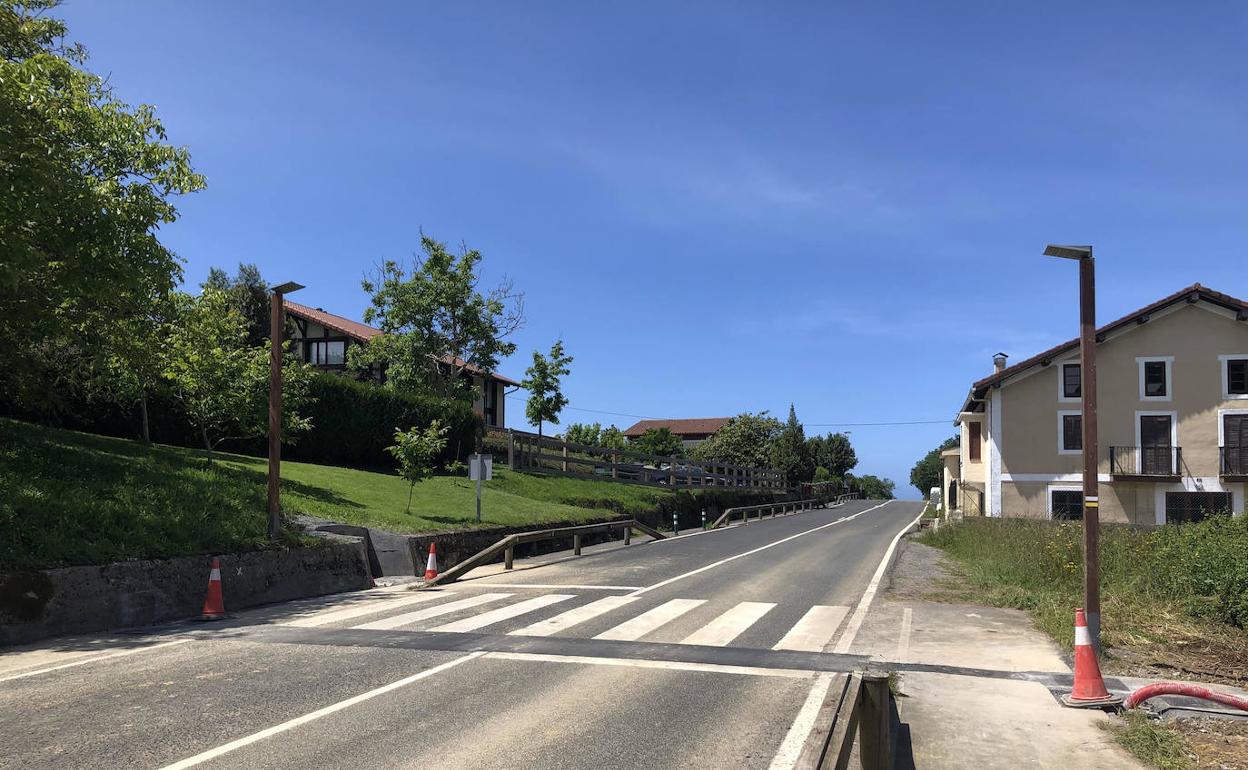 Cuatro pasos de cebra y semáforos con pulsador calmarán el tráfico a su paso por Kanala.