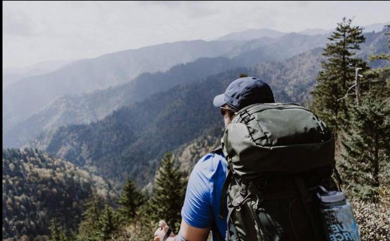 Los fisioterapeutas aconsejan realizar ejercicios de fortalecimiento antes de hacer una ruta de montaña