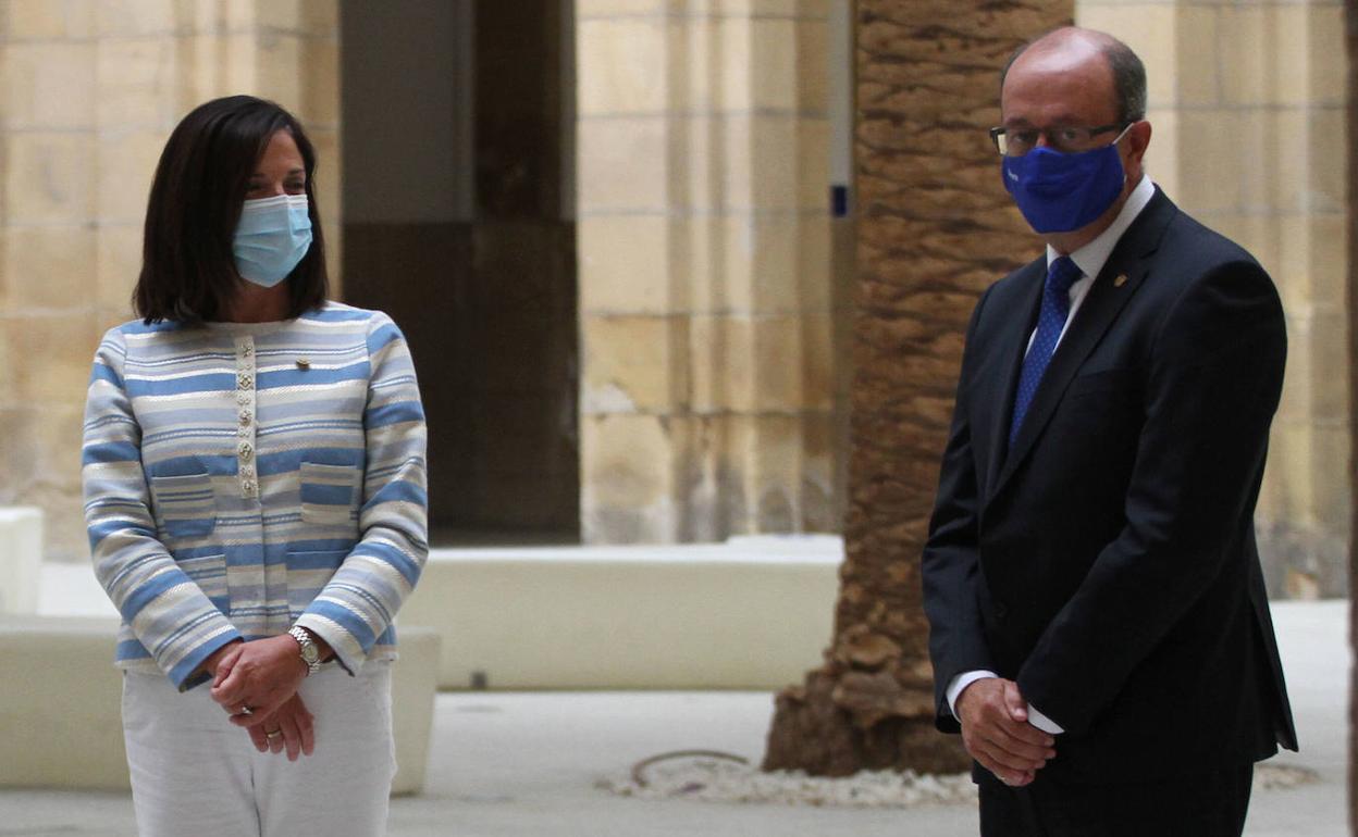 Beatriz Artolazabal y José Antonio Rodríguez Ranz, en un acto en Lehendakaritza. 
