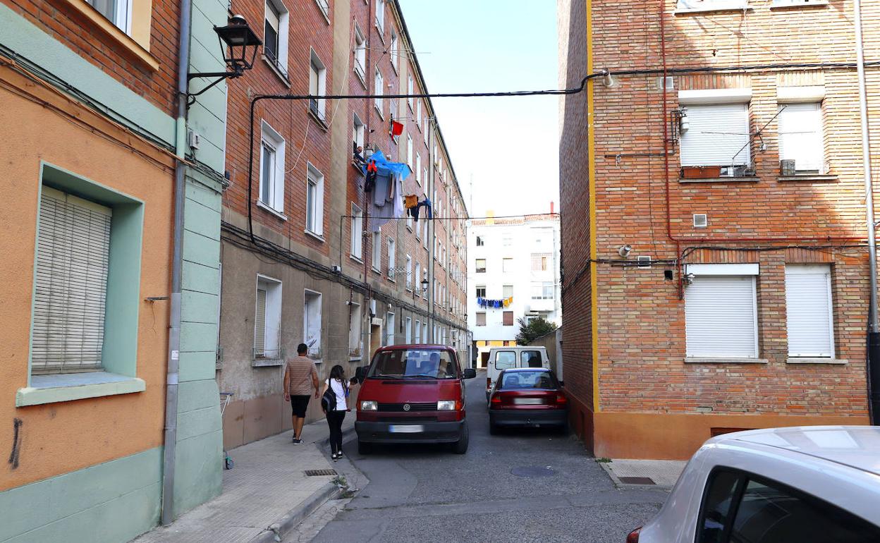 Uno de los tramos de la calle Romanceros. 