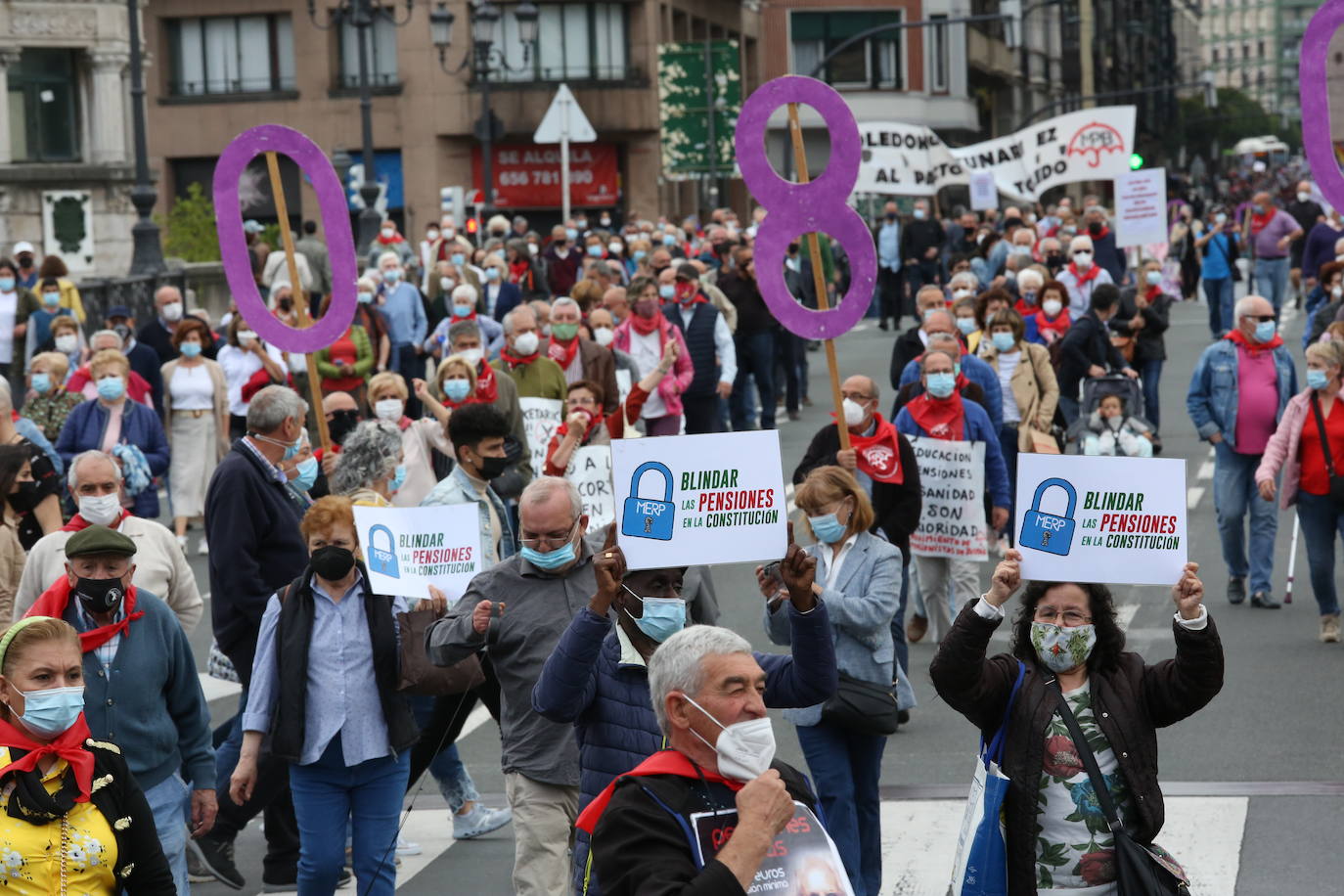 Fotos: Miles de pensionistas vuelven a llenar calles vascas para pedir una pensión mínima de 1.080 euros