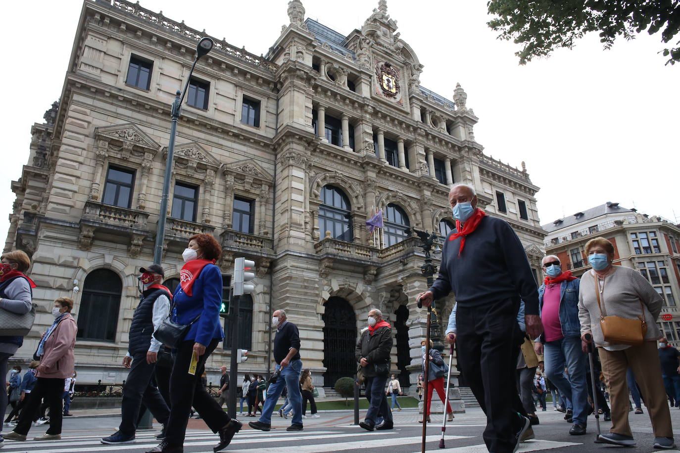 Fotos: Miles de pensionistas vuelven a llenar calles vascas para pedir una pensión mínima de 1.080 euros