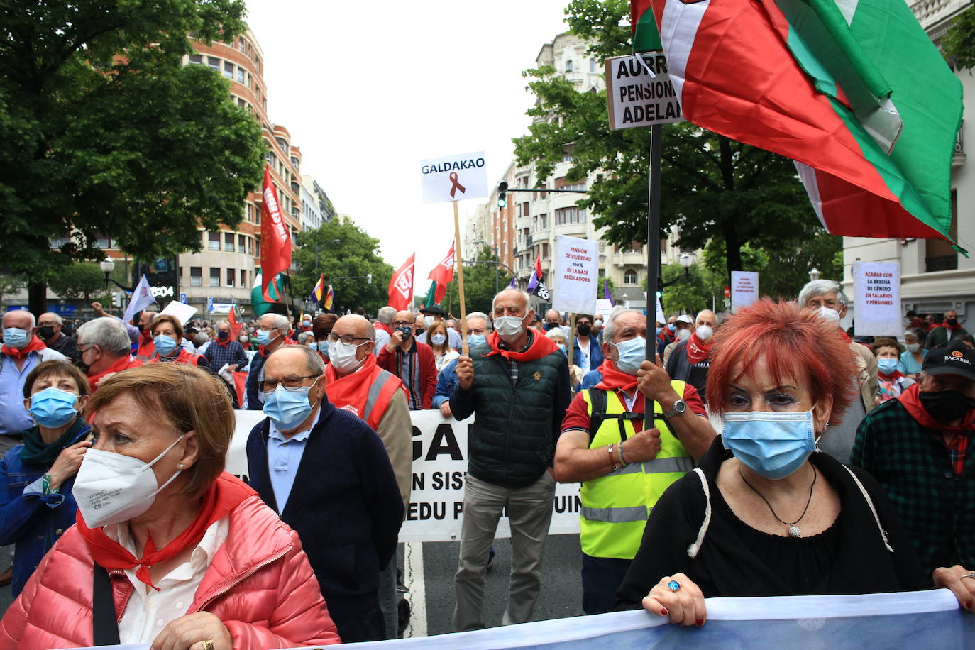 Fotos: Miles de pensionistas vuelven a llenar calles vascas para pedir una pensión mínima de 1.080 euros