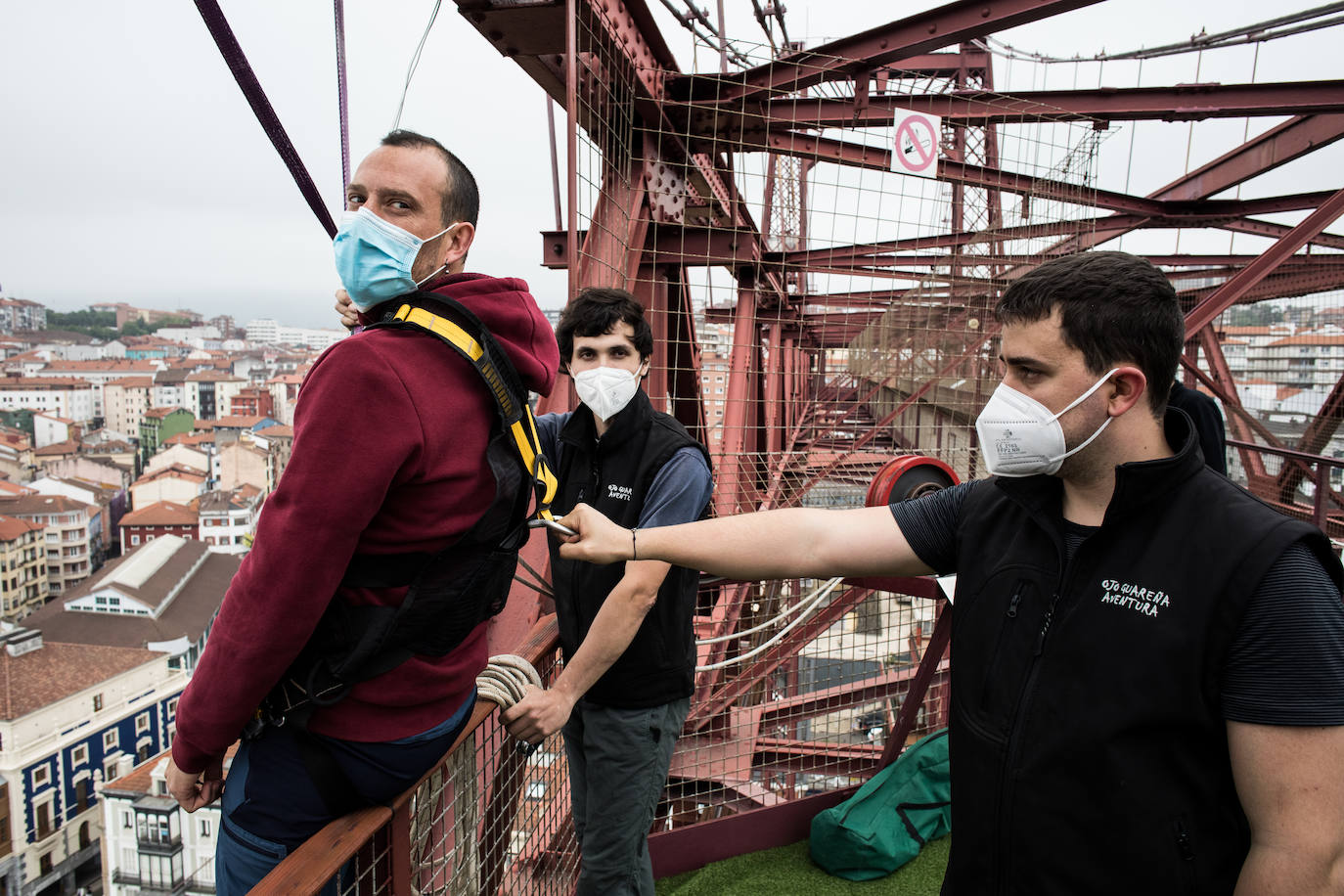 Fotos: Vuelven los saltos desde el Puente Colgante