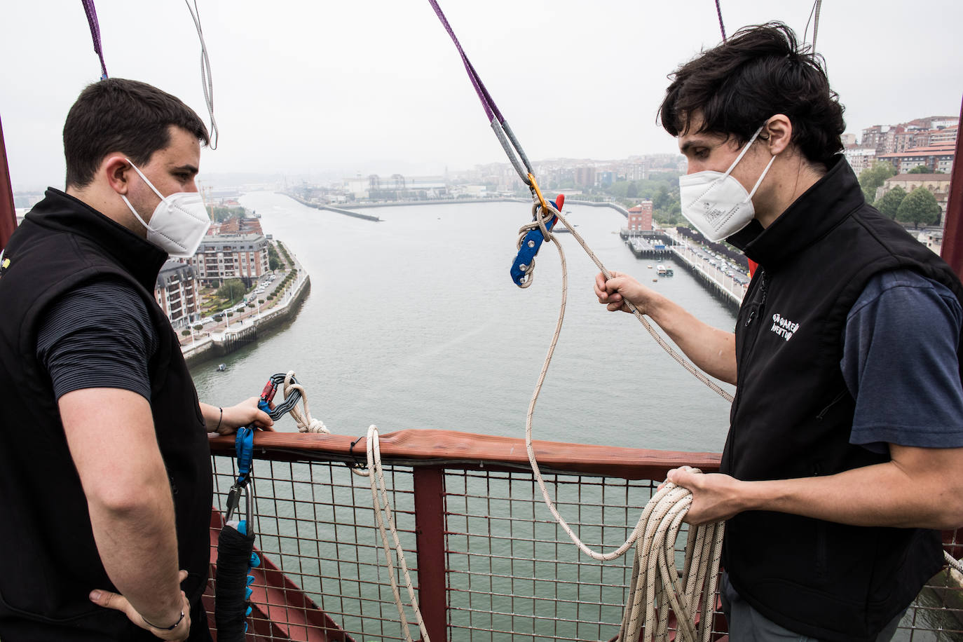 Fotos: Vuelven los saltos desde el Puente Colgante