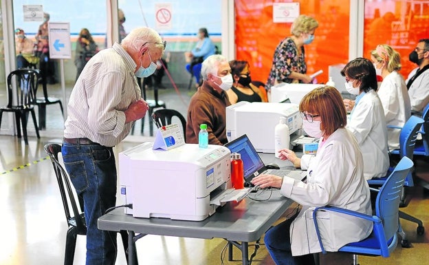 Euskadi encara un mes decisivo para acelerar la inmunización, con demora en mayores de 60