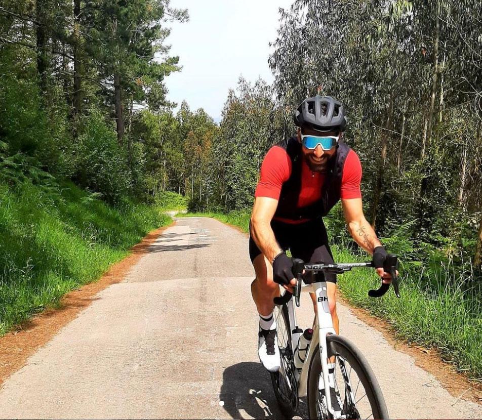 Raúl García se sube a la bicicleta en sus vacaciones: «Tiempo de desconexión. Disfrutando ahora que puedo»