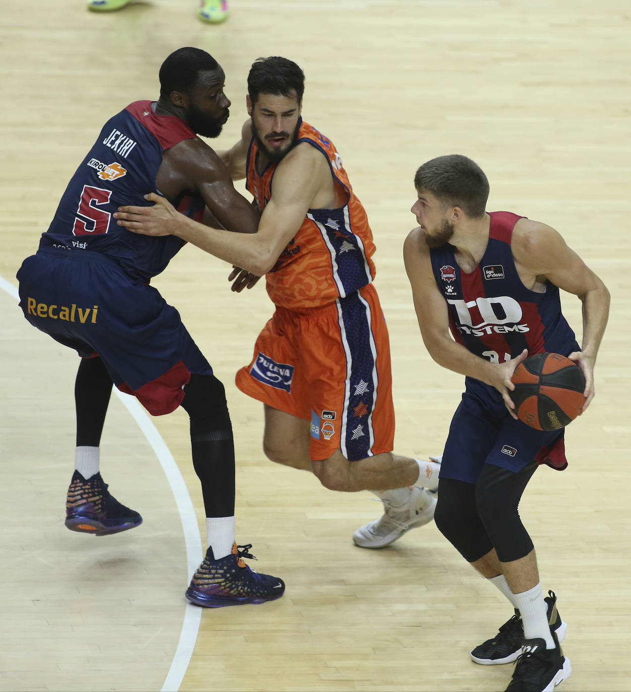 Fotos: Las mejores imágenes del Valencia - Baskonia