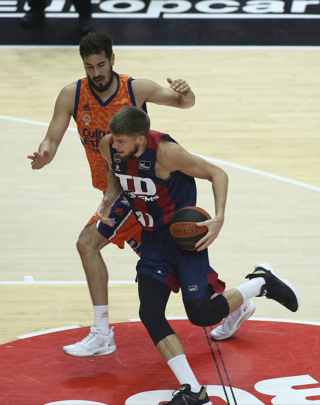 Fotos: Las mejores imágenes del Valencia - Baskonia
