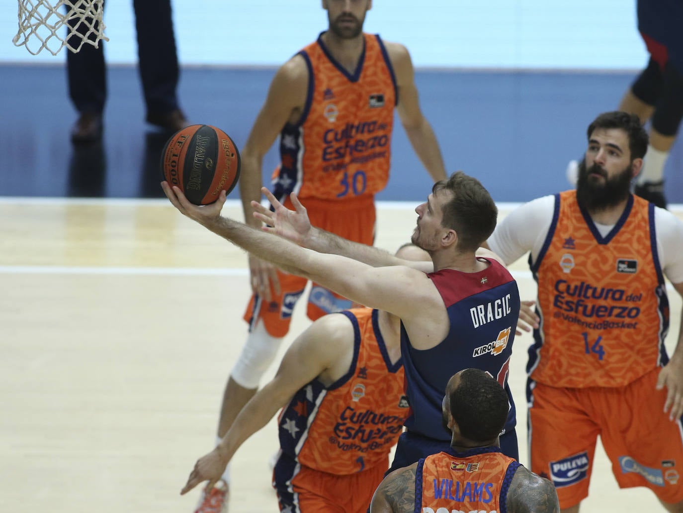 Fotos: Las mejores imágenes del Valencia - Baskonia