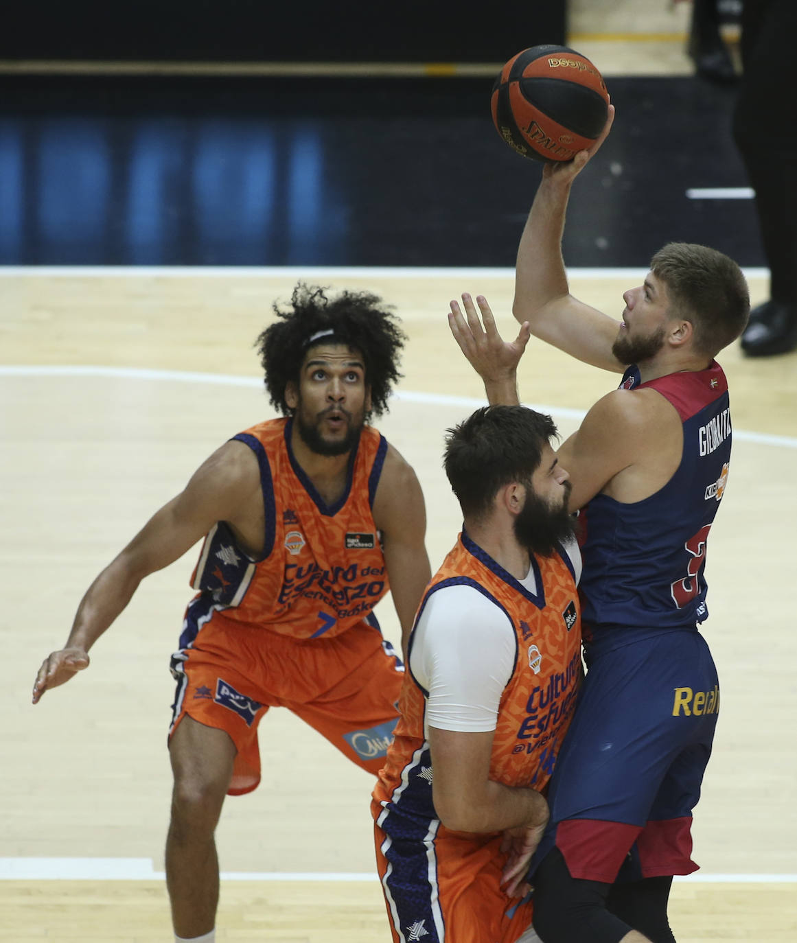 Fotos: Las mejores imágenes del Valencia - Baskonia