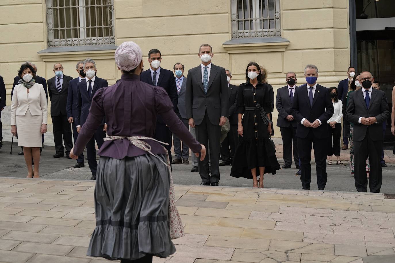 Fotos: Todas las imágenes del look de la reina Letizia en Euskadi