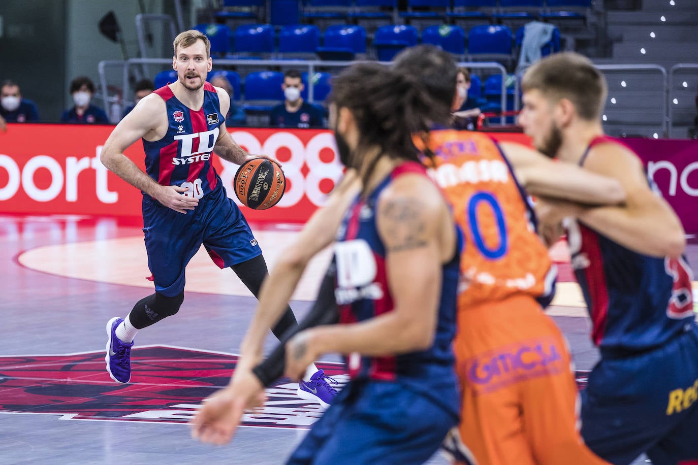 Fotos: Las mejores imágenes del Baskonia - Valencia