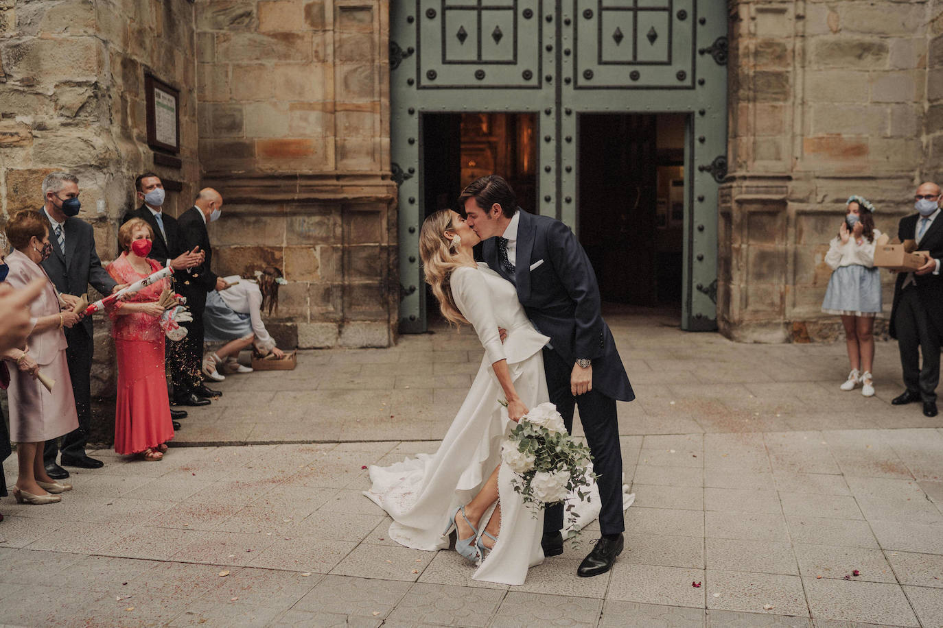 Fotos: Boda de altos vuelos de una azafata y un director turístico en la Iglesia de San Vicente Mártir de Abando