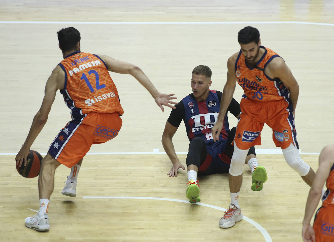 Fotos: Las mejores imágenes del Valencia - Baskonia