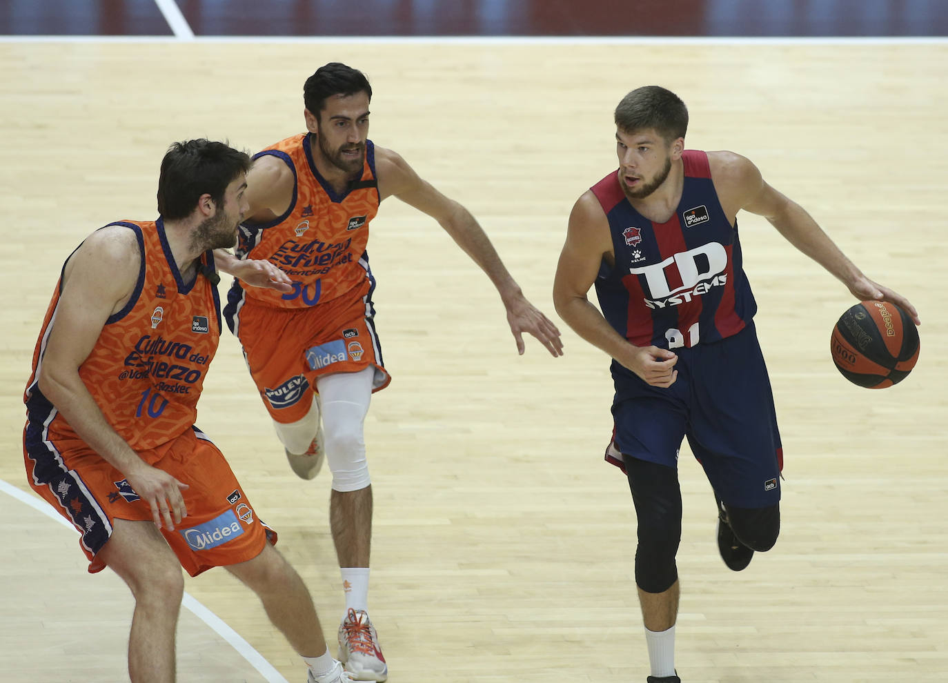 Fotos: Las mejores imágenes del Valencia - Baskonia