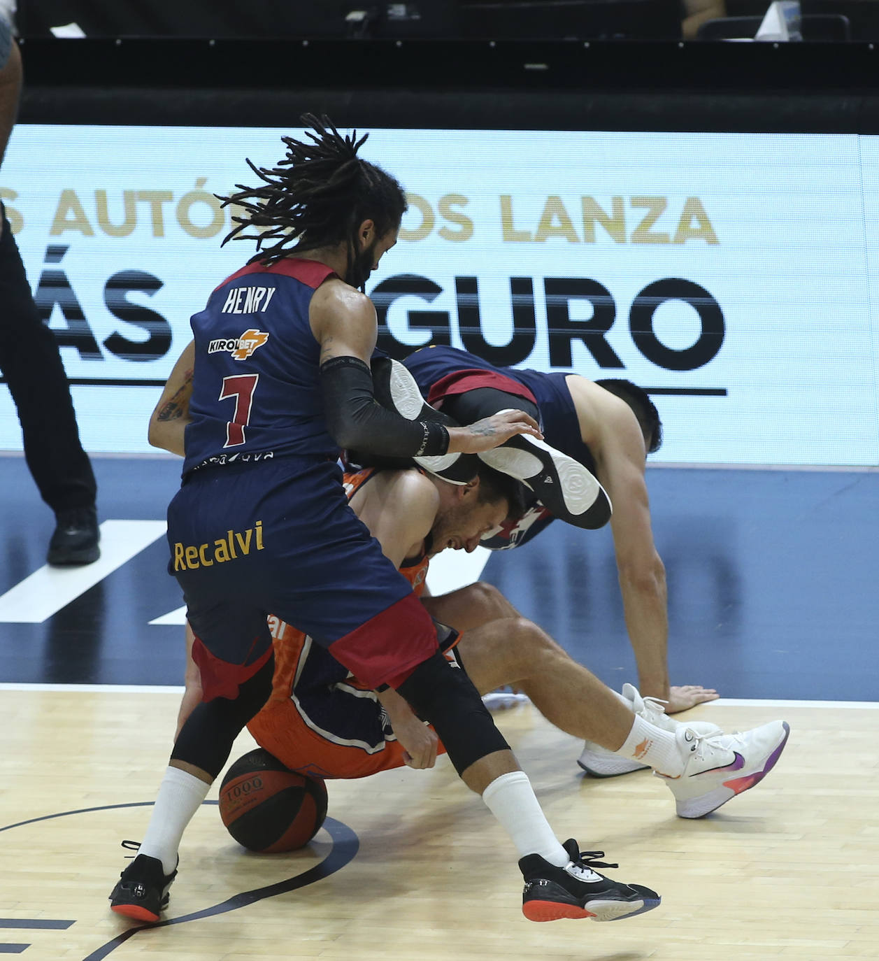 Fotos: Las mejores imágenes del Valencia - Baskonia