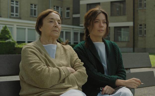 Petra Martínez y Anna Castillo en 'La vida era eso'.