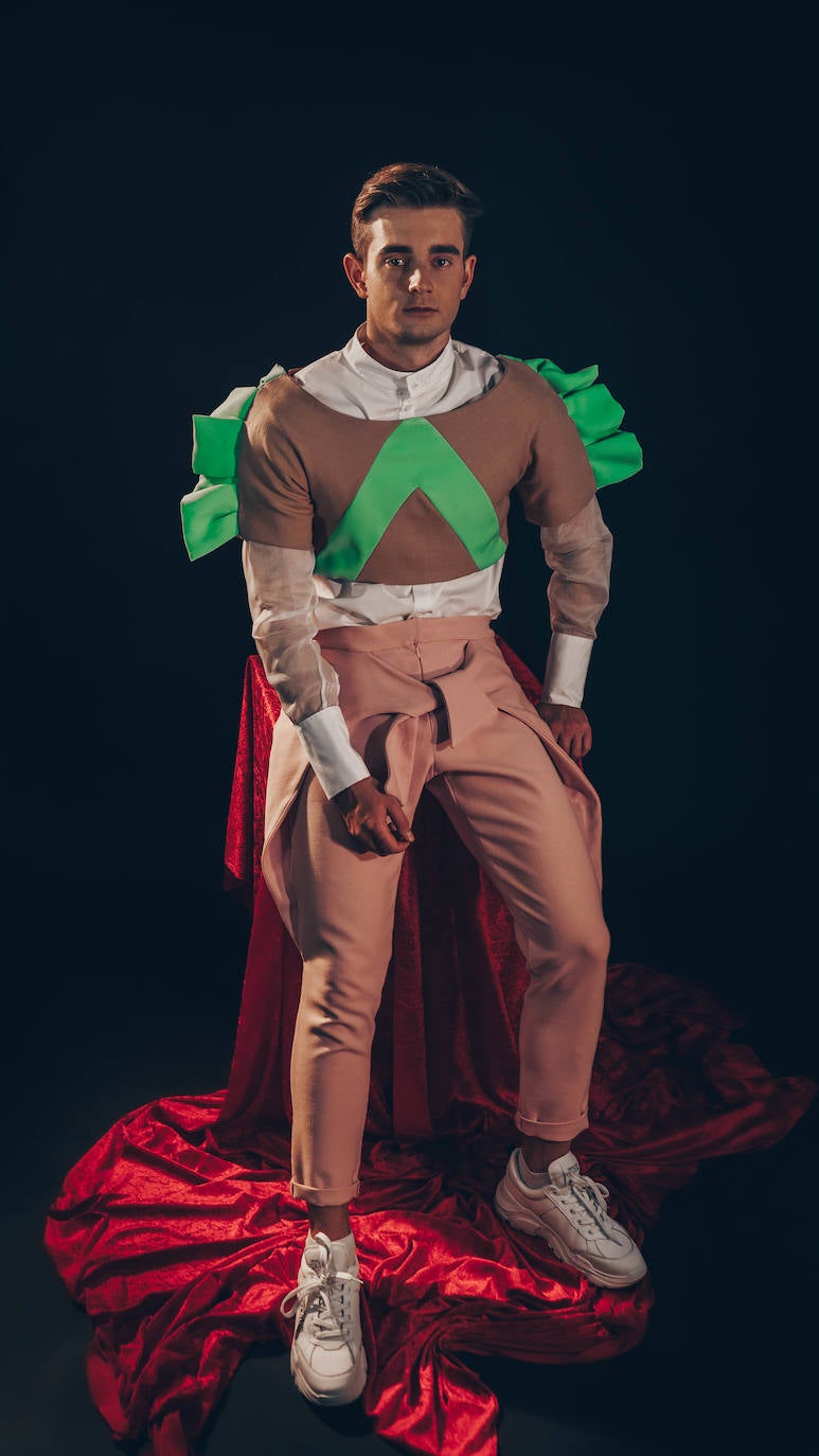 Fotos: Valentín Carballo, el diseñador que elude las fronteras de género desde Galdakao