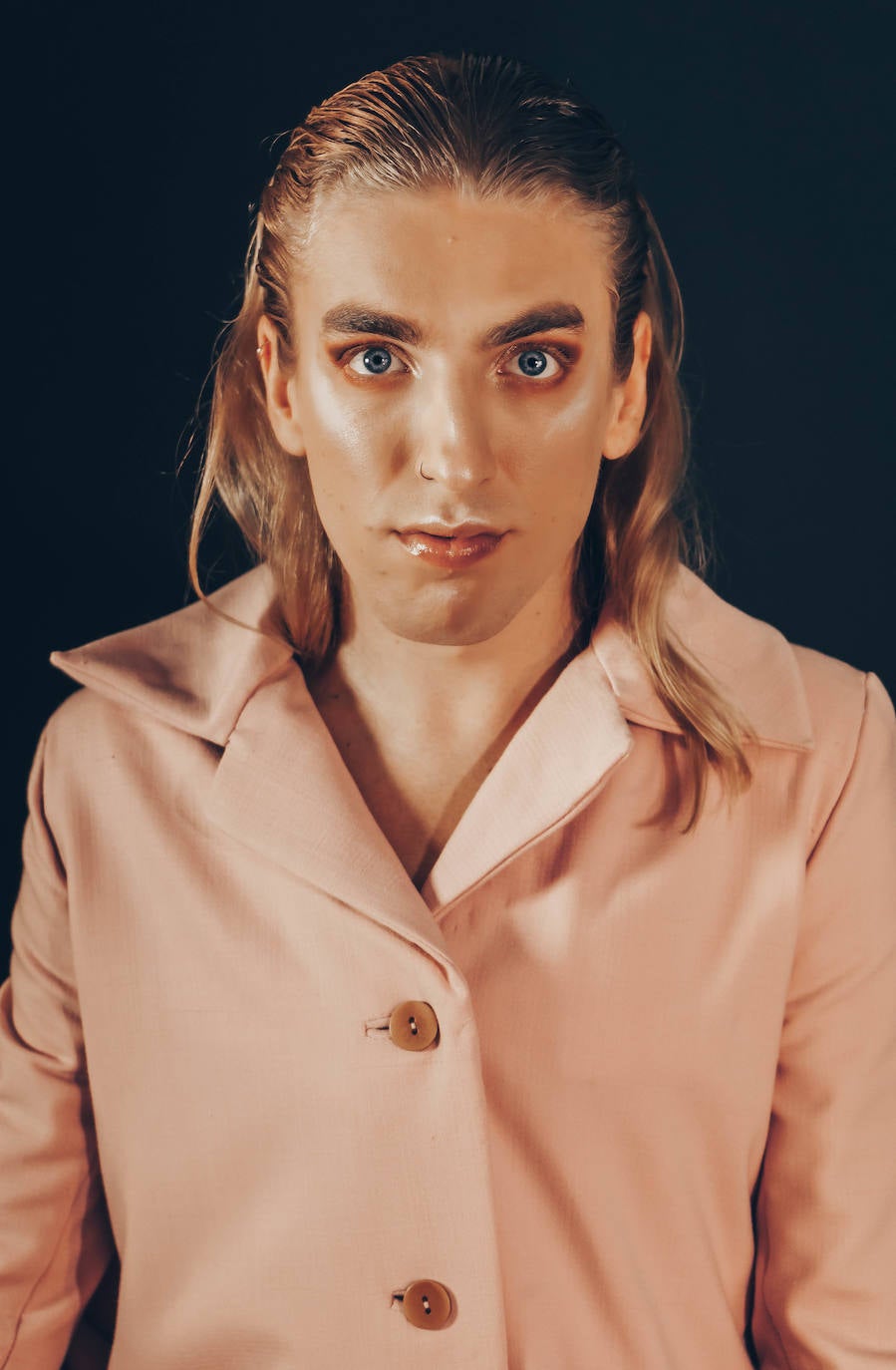 Fotos: Valentín Carballo, el diseñador que elude las fronteras de género desde Galdakao