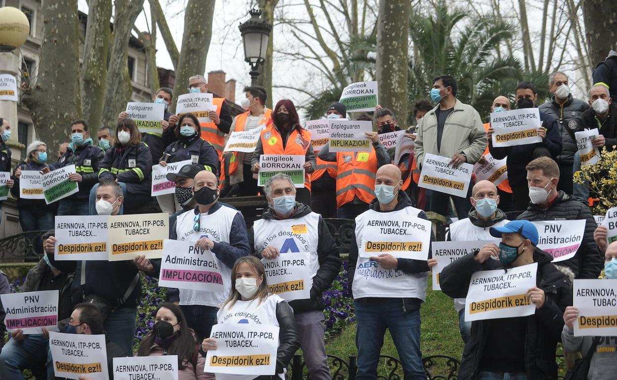 Concentración contra los despidos en PCB, Aernnova y Tubacex ante el Palacio de Justicia del País Vasco 