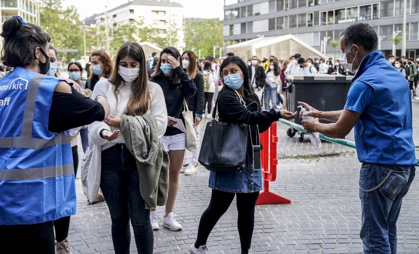 Fotos: Primera jornada de la Selectividad 2021 en Álava