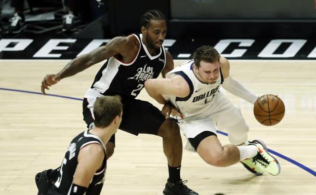 Kawhi Leonard, NBA defendatzaile honenetariko bat izan du aurrean Doncicek serie osoan zehar