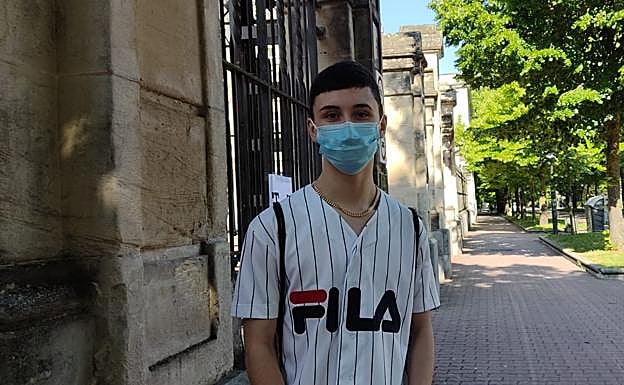 Raúl García, uno de los primeros en salir del aulario de Las Nieves.