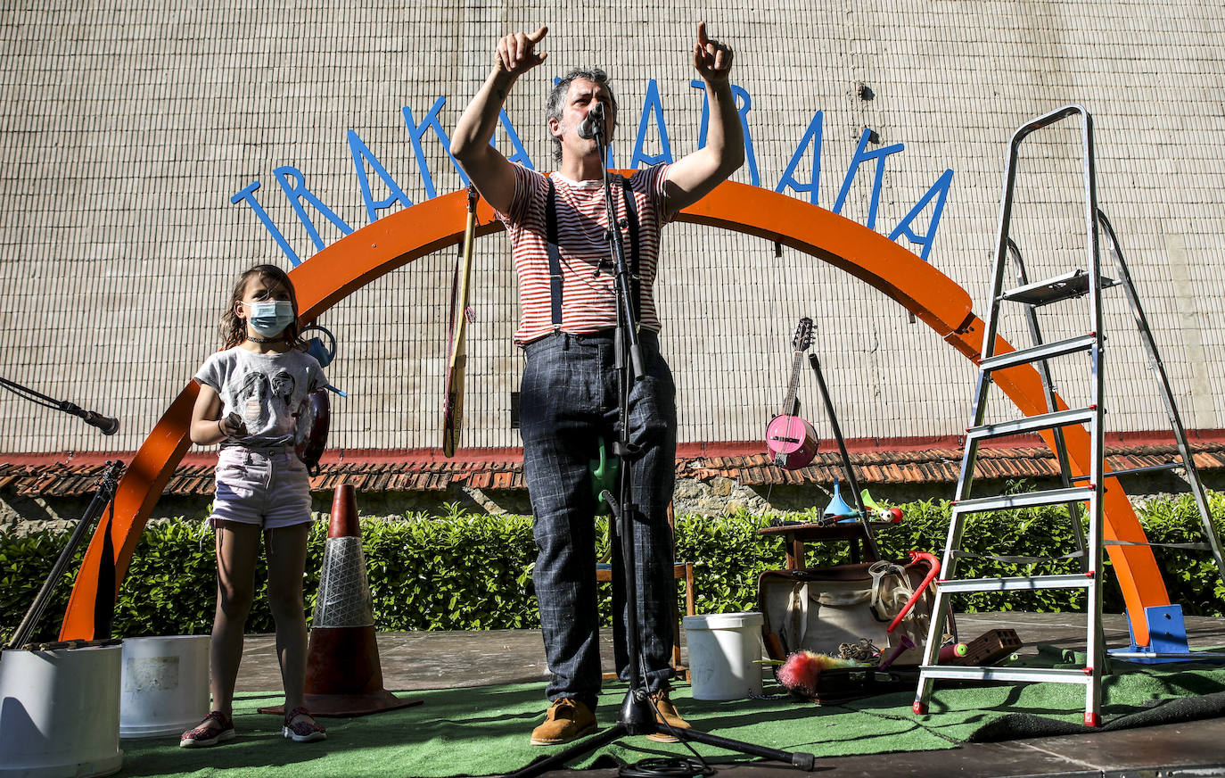 'Matraka ma non troppo' de Trakamatraka en los Jardines del palacio Zulueta