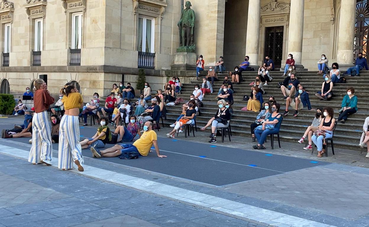 Representación de 'Muda', de Proyecto Larrua, que ha arrancado a las seis de la tarde. 