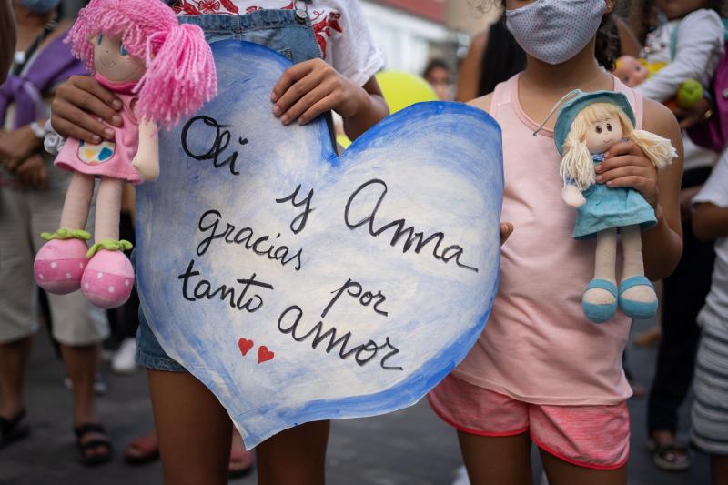 Homenaje por las pequeñas Anna y Olivia en Tenerife.