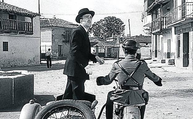 Una escena de 'Bienvenido, Mr. Marshall, rodada en Guadalix de la Sierra.