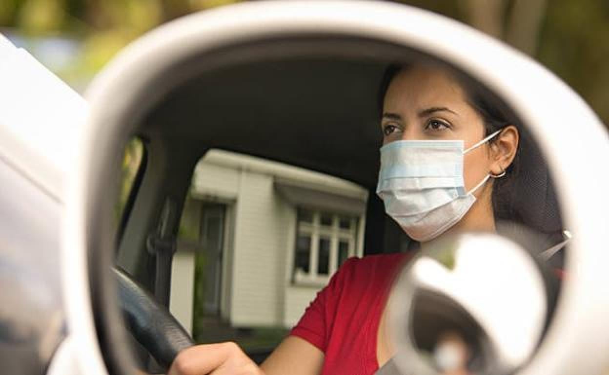 Mascarilla y multas: Las restricciones vigentes por el coronavirus para viajar en coche este verano