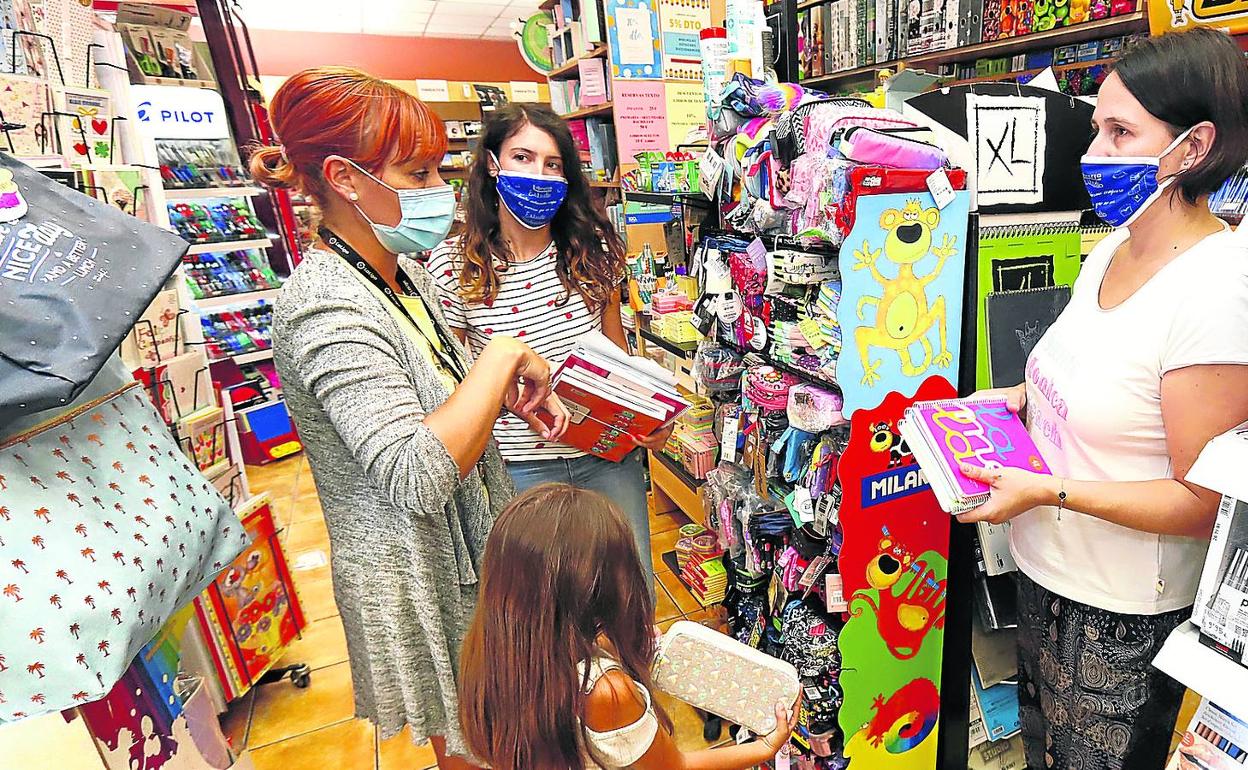 Las familias ultimarán a lo largo de las próximas semanas todo lo relacionado con el material escolar y libros del próximo curso. 