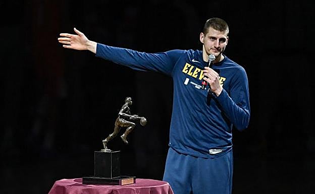 Jokicek MVP saria taldekidei eskertu zien.