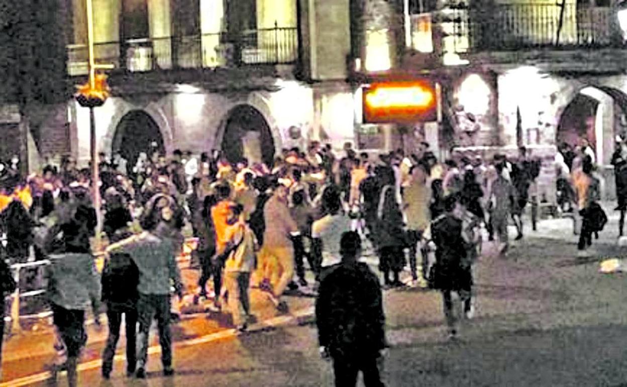 Cientos de personas acudieron el pasado fin de semana a Castro, que ofrece ocio nocturno hasta las seis de la mañana. 