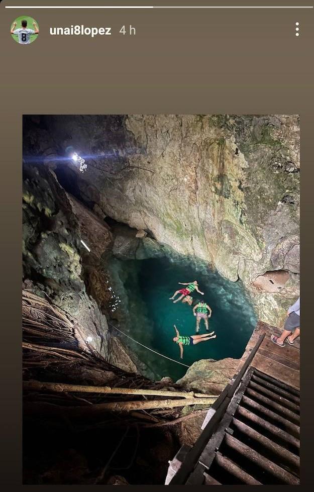 Unai López en unos espectaculares cenotes en la costa mexicana.