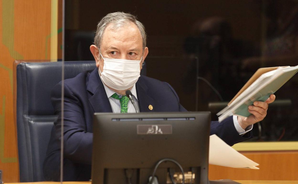 El consejero Azpiazu, ayer. 