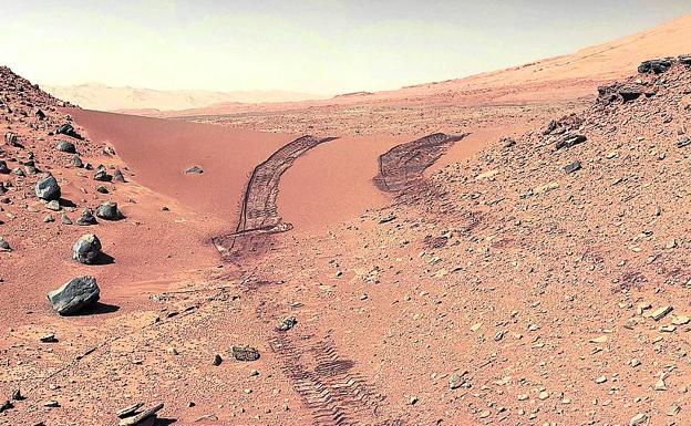 Vista desde el róver Curiosity, 2014.