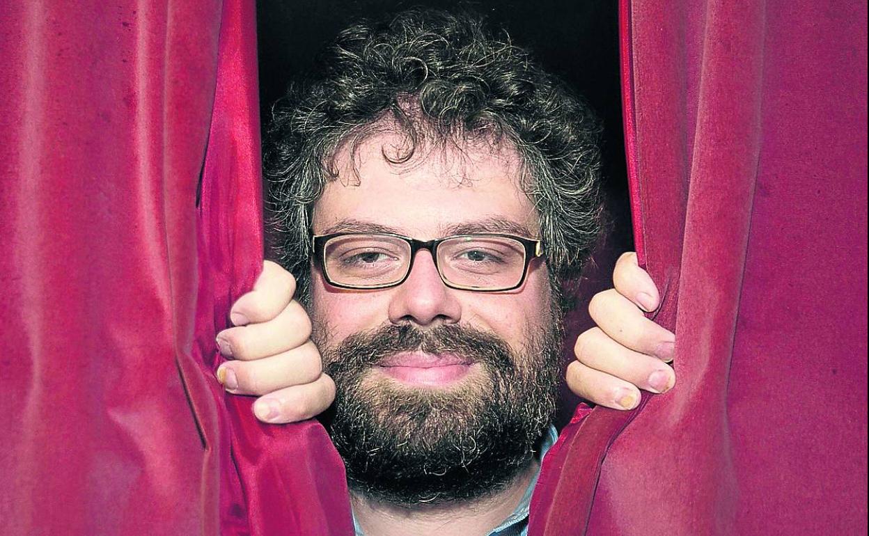 Sergio del Molino entiende los libros «como muñecas rusas» y este entronca con el final del anterior ensayo. 