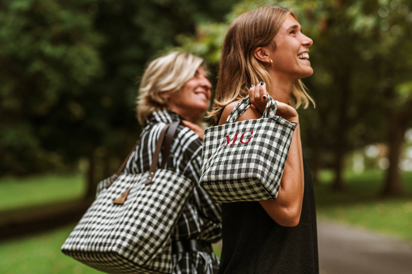 Fotos: Los bolsos que llevan tu nombre (literalmente) los crean una hija y su padre en su caserío de Urduliz