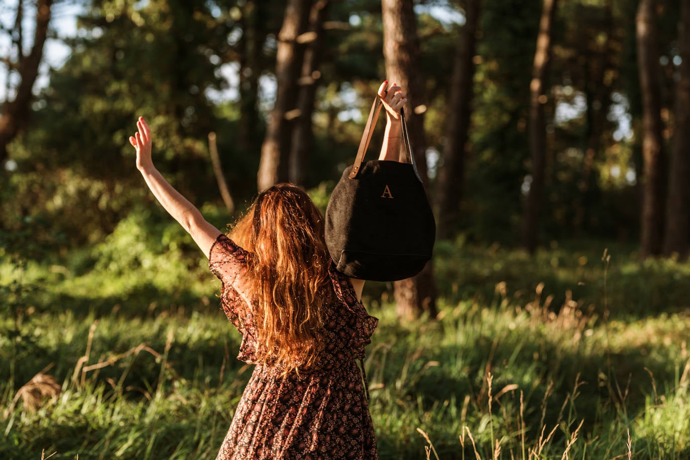 Fotos: Los bolsos que llevan tu nombre (literalmente) los crean una hija y su padre en su caserío de Urduliz